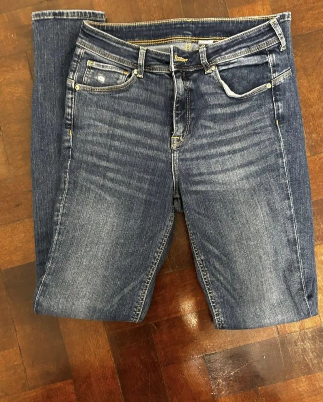 Jeans de mujer, modelo jeggings, tiro regular, color azul. Talle 38 EU, 10 UK. Marca H&M.