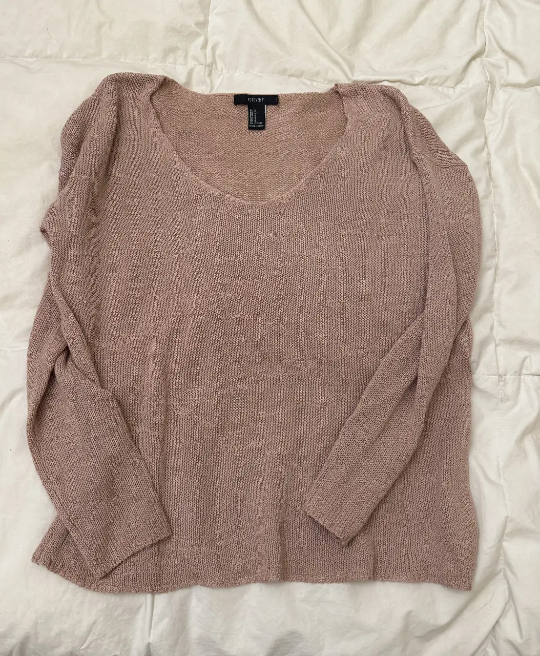 Sweater de mujer Forever 21, color rosa, con cuello en V. Ideal para un look casual y cómodo.