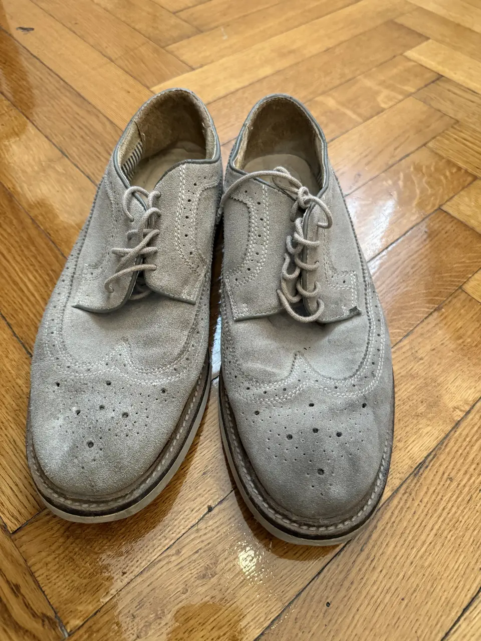 Zapatos de vestir Florsheim de gamuza gris, estilo brogue, con cordones. Ideales para un look elegante y casual.