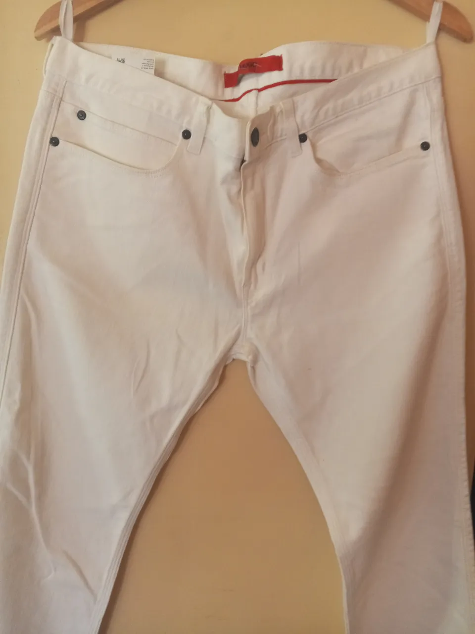 Jeans rectos blancos de hombre, Hugo Boss. Talle 34/32. Con etiqueta. 45 CM de cintura y 100 de largo 
