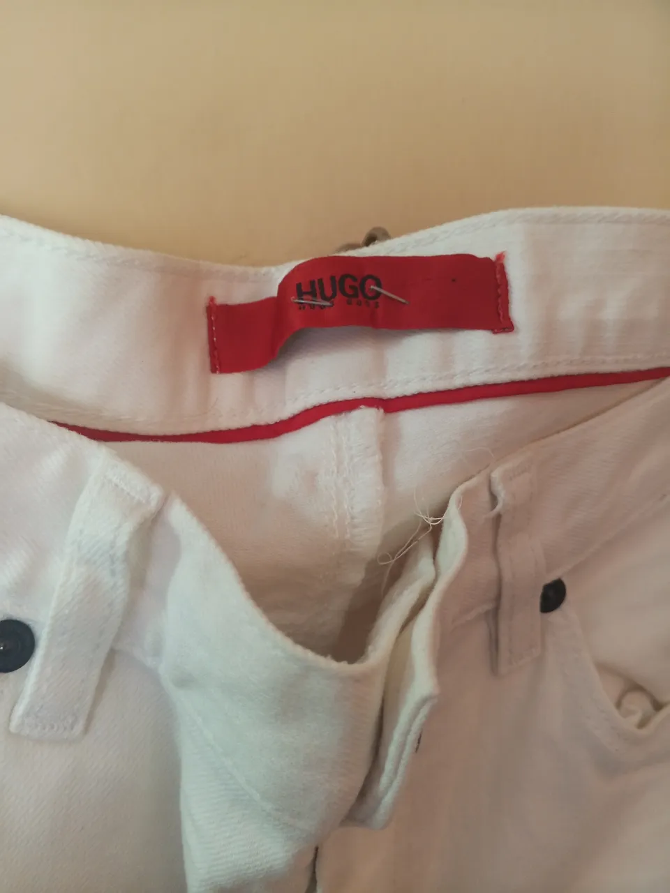 Jean Hugo Boss - Vista 5