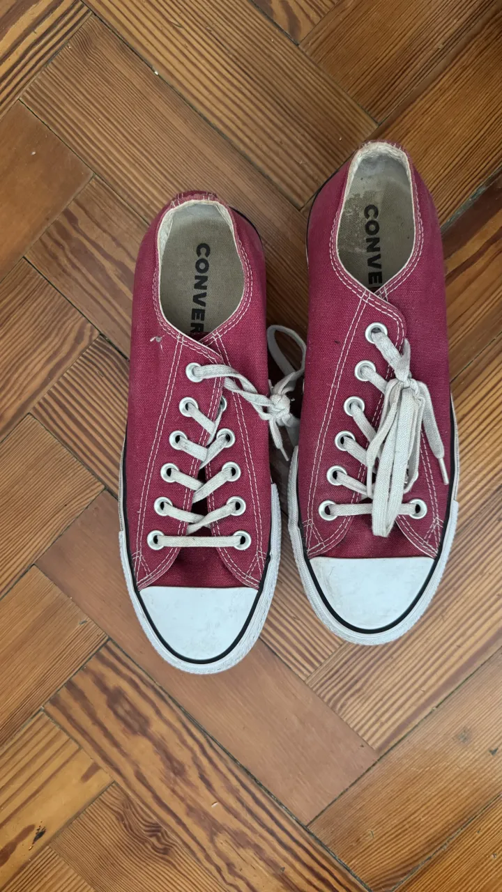 Zapatillas Converse All Star color bordo, ideales para el día a día. Un clásico que nunca pasa de moda, perfectas para combinar con cualquier outfit.