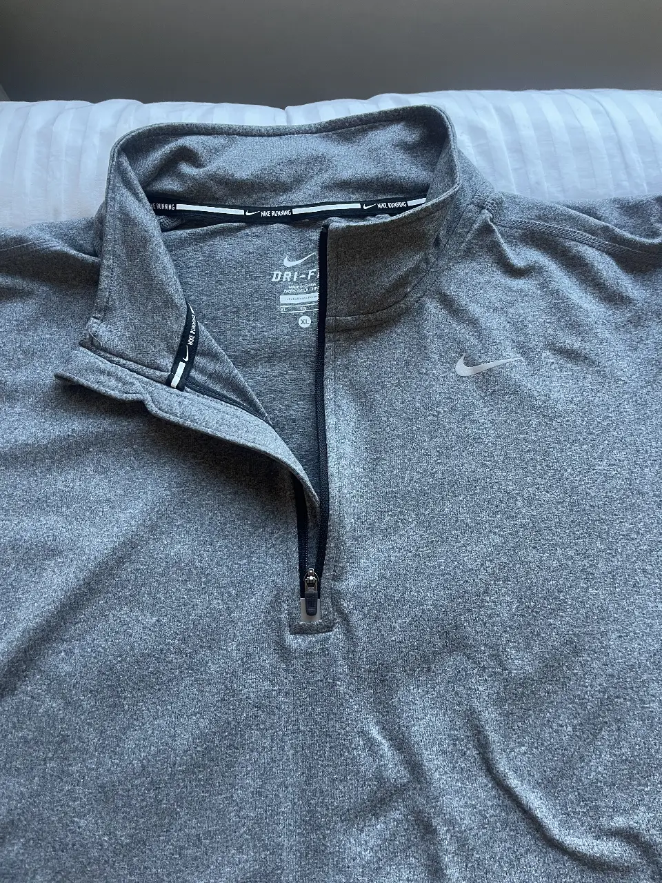 Buzo Nike - Vista 3