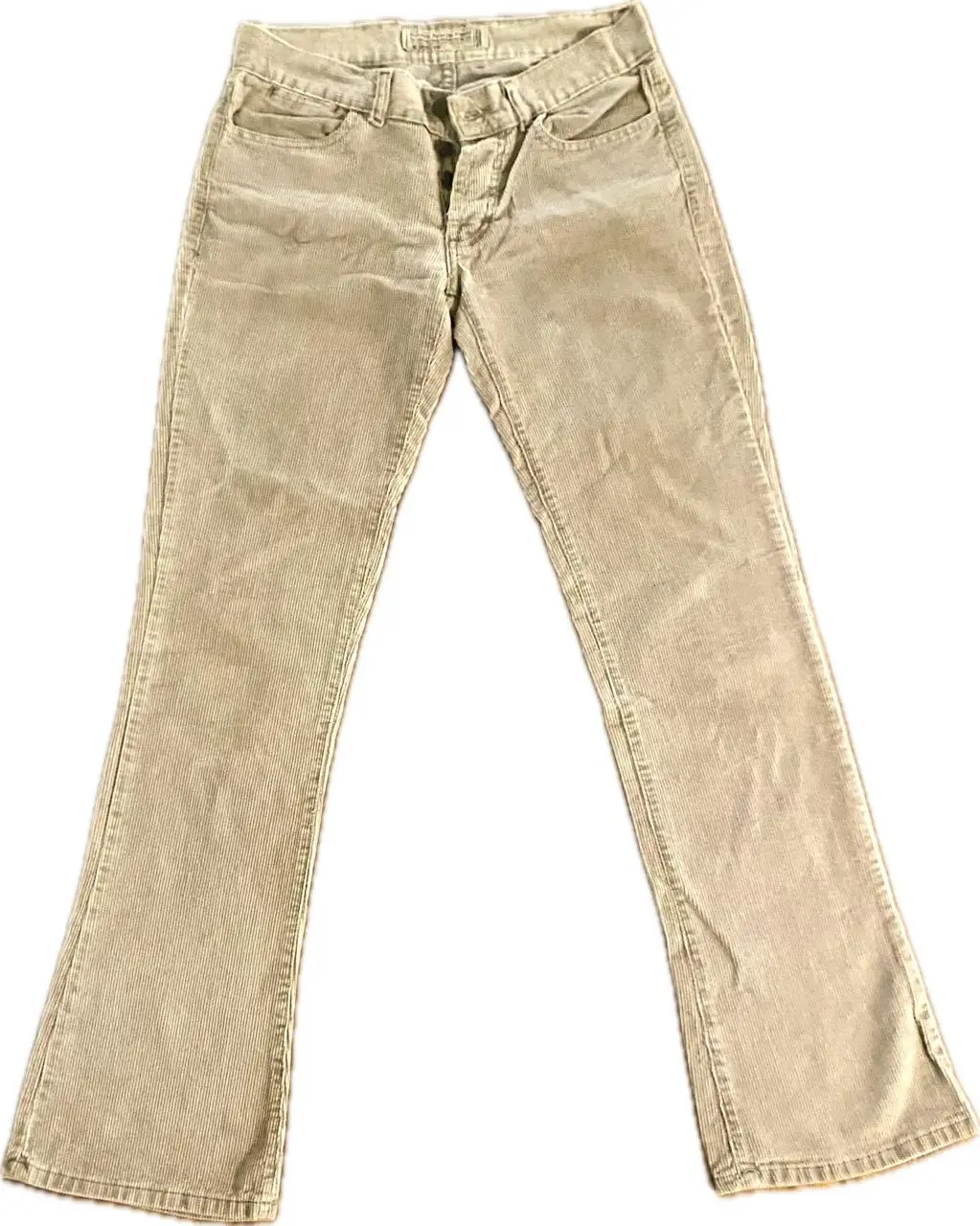 Pantalón de corderoy Soho color verde seco claro. Corte recto,  tiro bajo, ideal para un look casual y cómodo. 