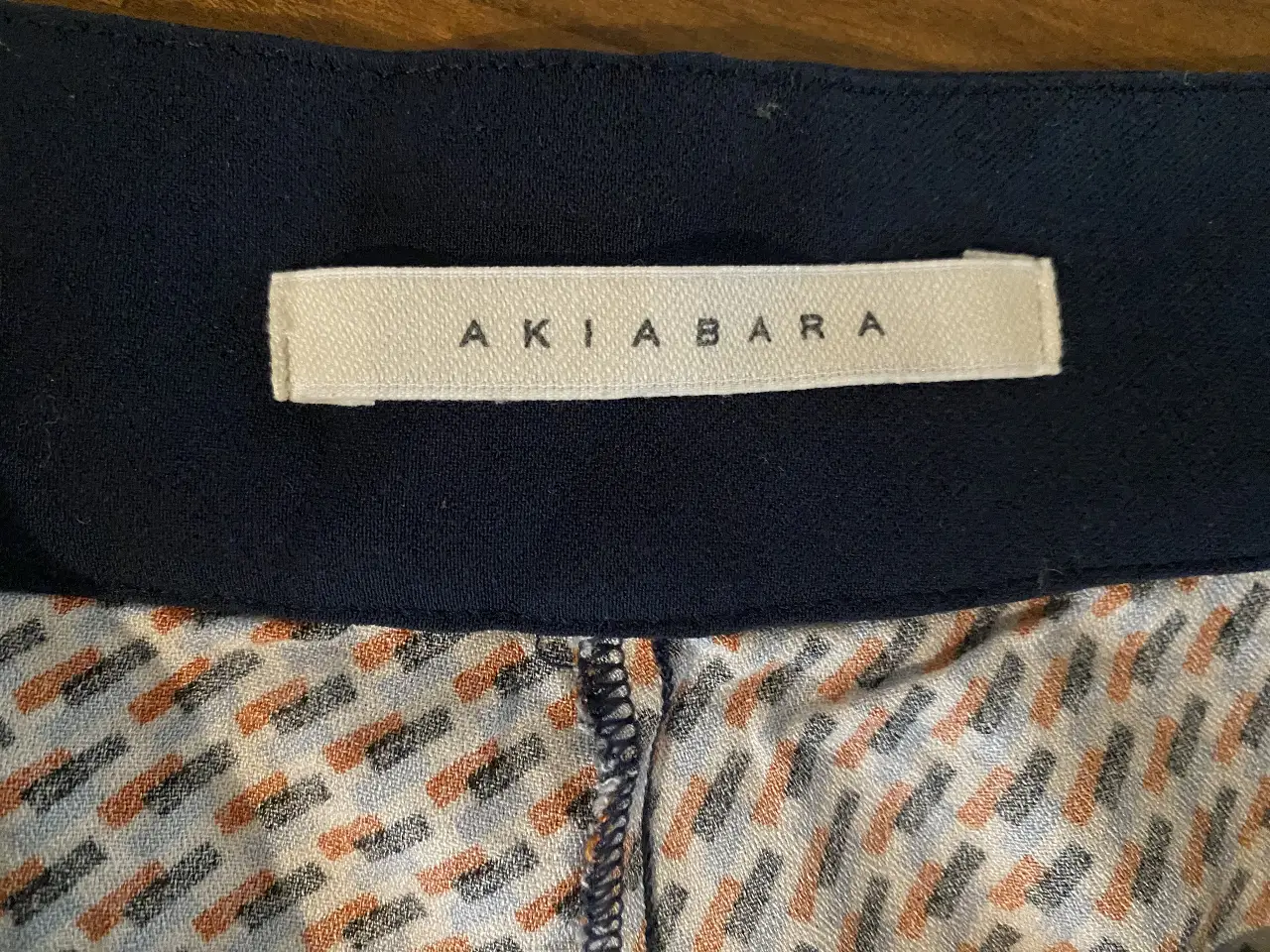 Short Akiabara - Vista 2