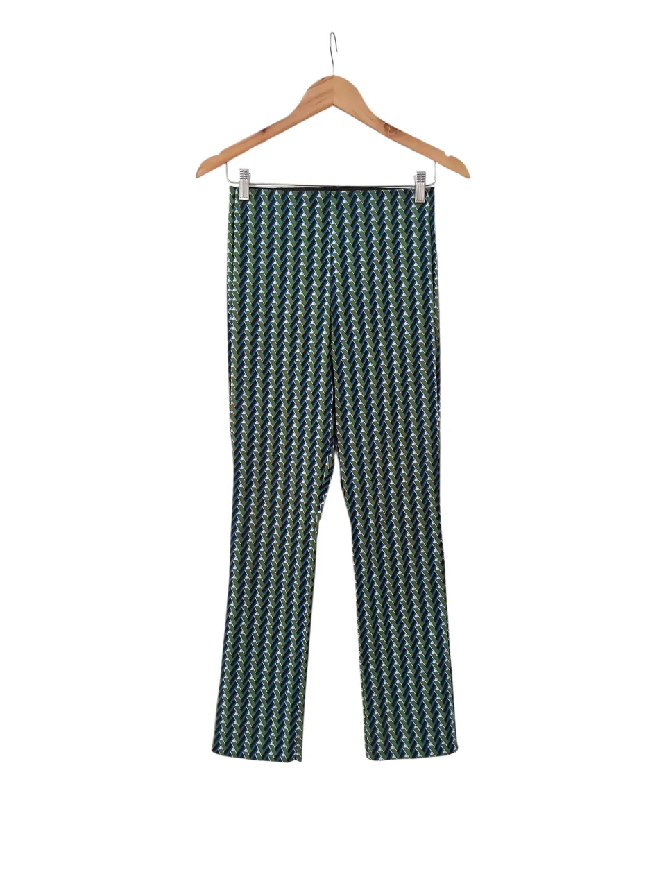 Pantalón leggins Zara. largo 96, tiro 28, cadera 42 cede hasta 58, cintura 34 cede hasta 46. medidas tomadas de frente. poliester y elastano.