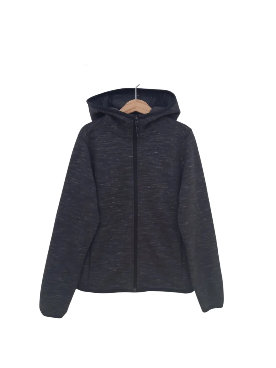 LARGO 50, AXILA 40, CADERA 40, HOMBRO 35, MANGAS 54. ALGODON Y POLIESTER.