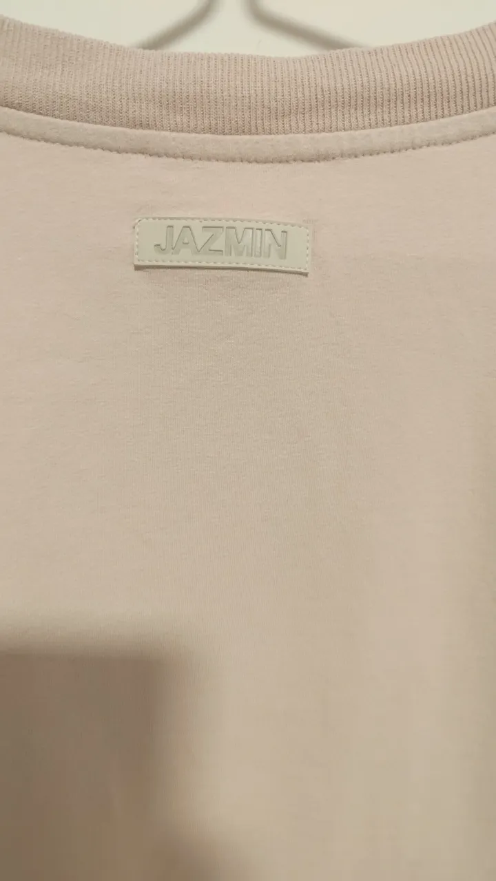 Buzo Jazmín Chebar - Vista 3