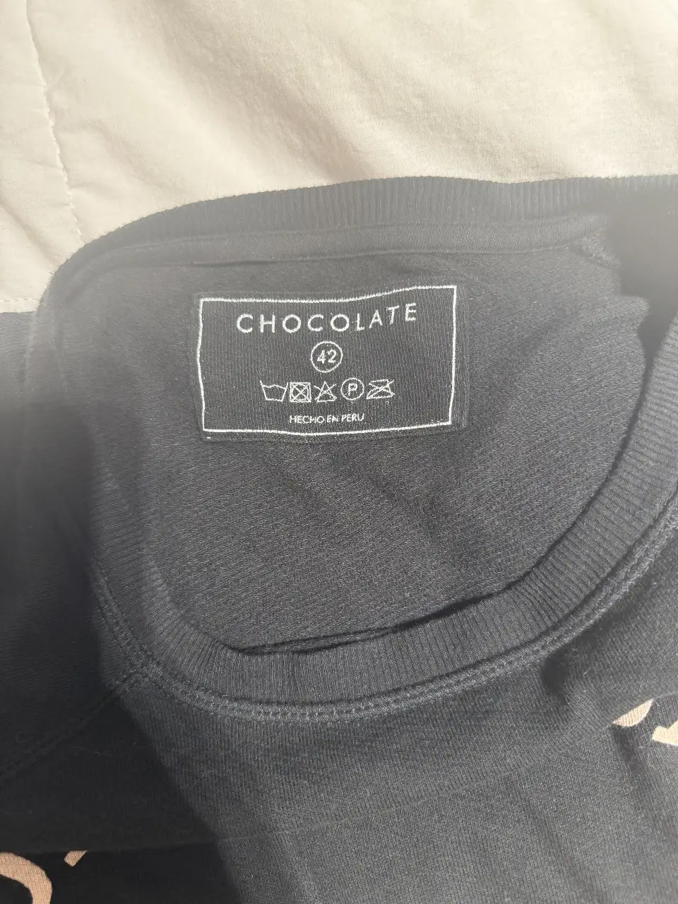 Buzo Chocolate - Vista 3