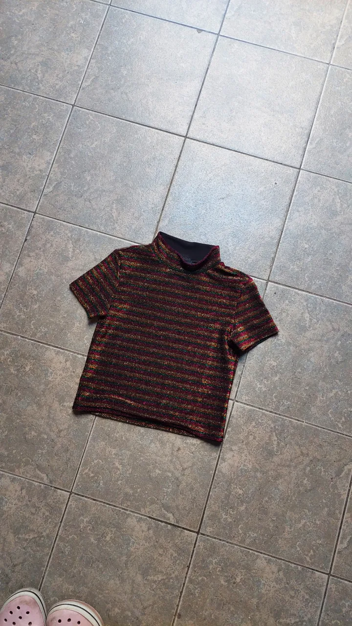 Remera COM PLOT - Vista 2