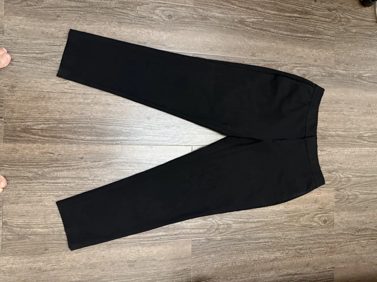Pantalón de vestir negro marca Banana Republic, talle 32x30.