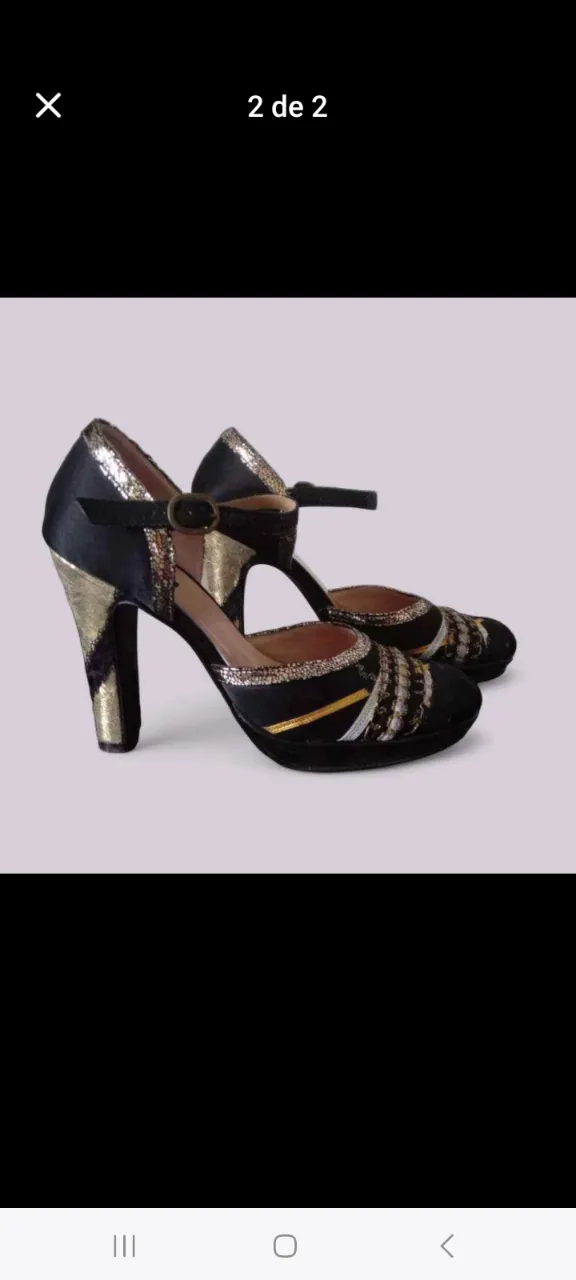 Zapatos de fiesta negros con detalles dorados y plateados. Tienen pulsera al tobillo y plataforma. Ideales para lucir espectacular en cualquier evento.