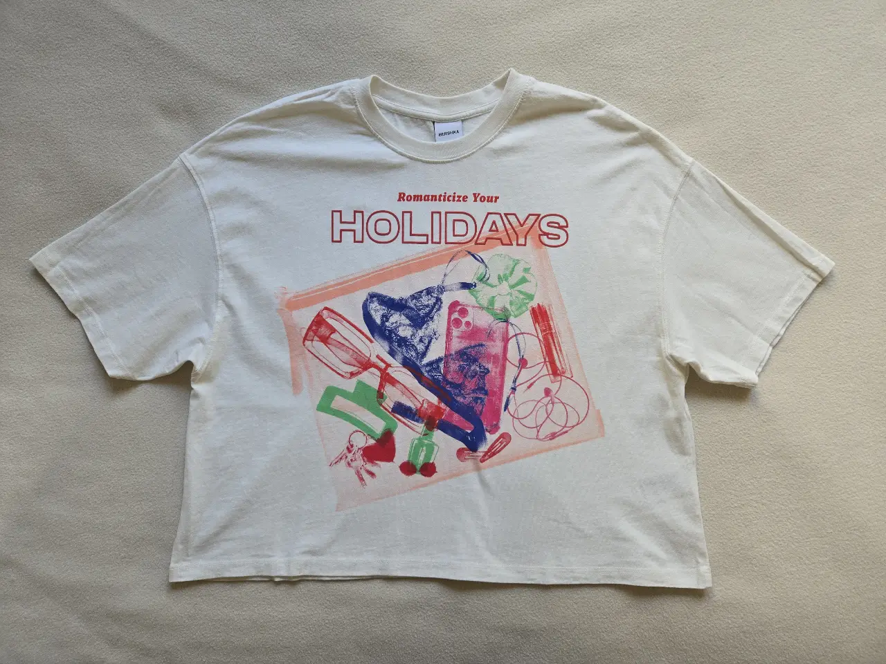 Remera de algodón con estampado colorido. Silueta ancha. Bershka