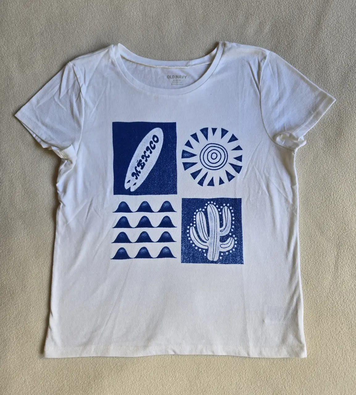Remera blanca de algodón con estampado azul de diseño mexicano. Talle M pero va para un S tambien