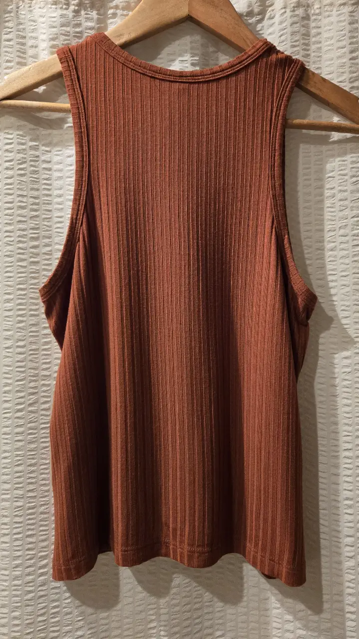 Musculosa Le Utthe - Vista 2