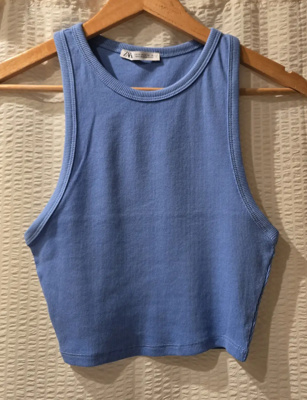 Top musculosa de morley, color celeste. 95% algodon 5% elastano