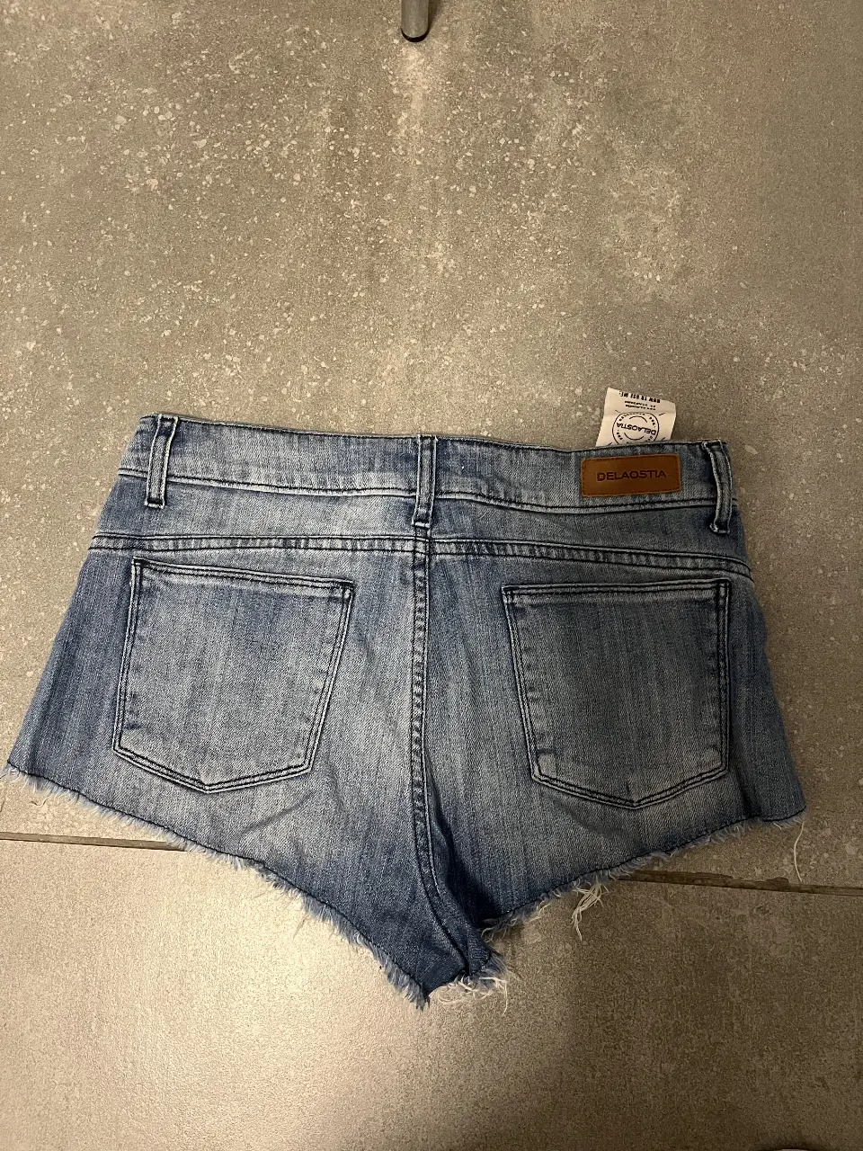 Short Delaostia - Vista 2