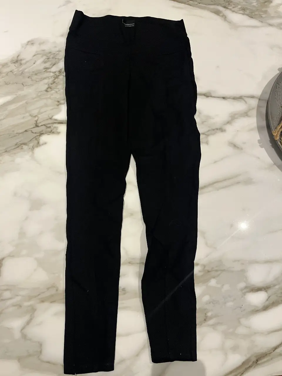 Calza deportiva negra, ideal para entrenar o usar en el día a día. Talle Small.