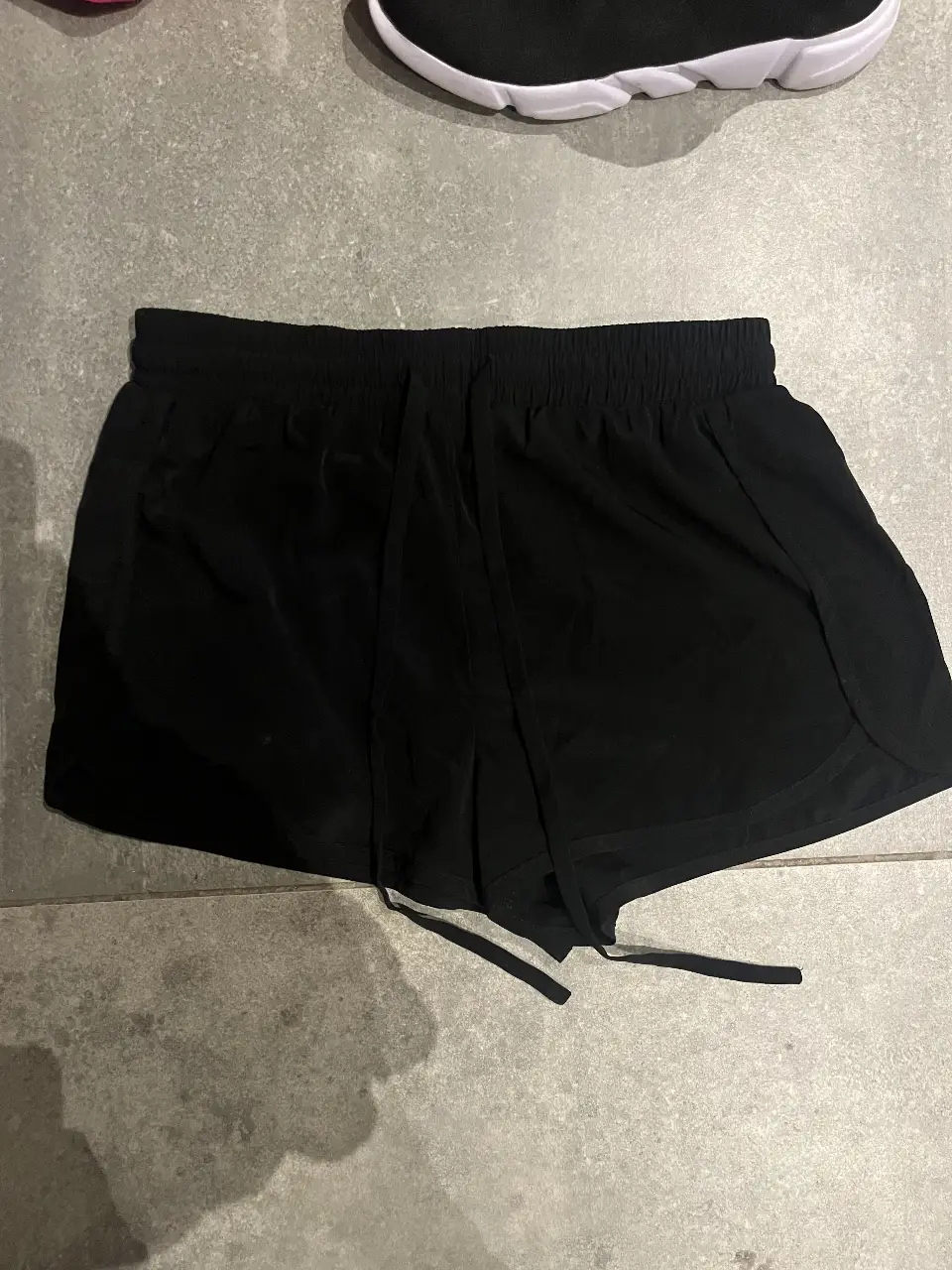 Short deportivo negro de Forever 21, talle XS. Ideal para actividades físicas.