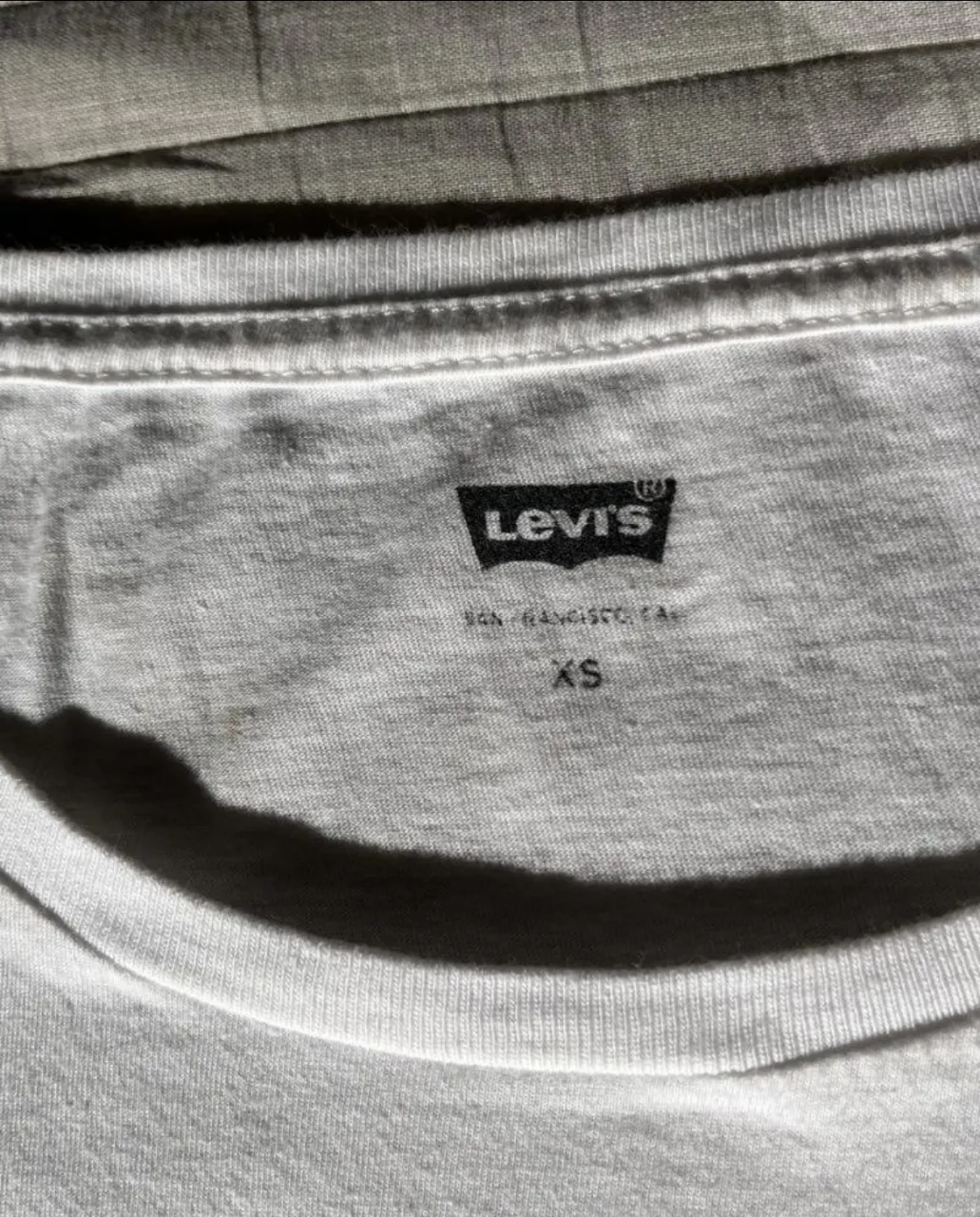 Remera Levi's - Vista 4