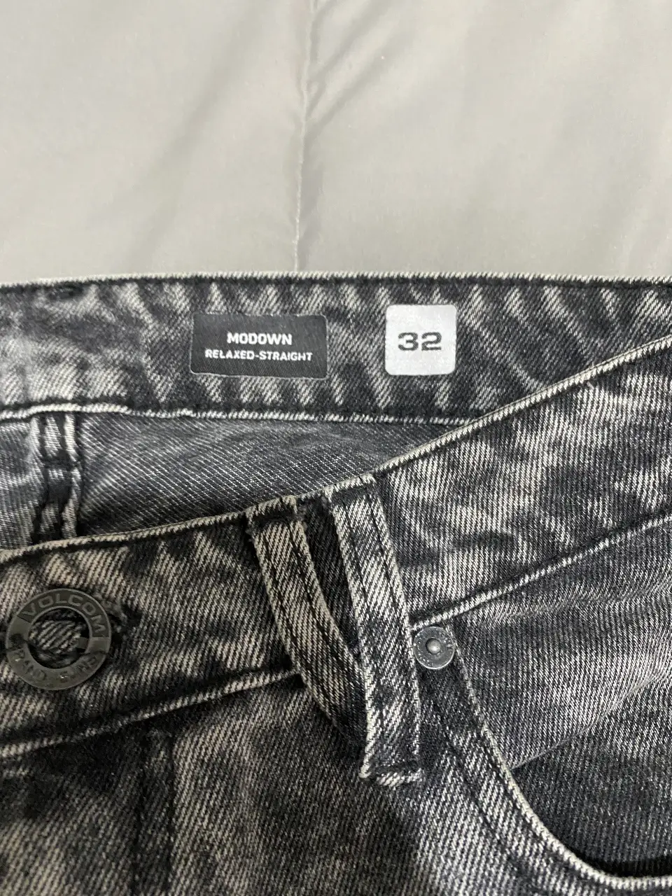 Jean Volcom - Vista 4