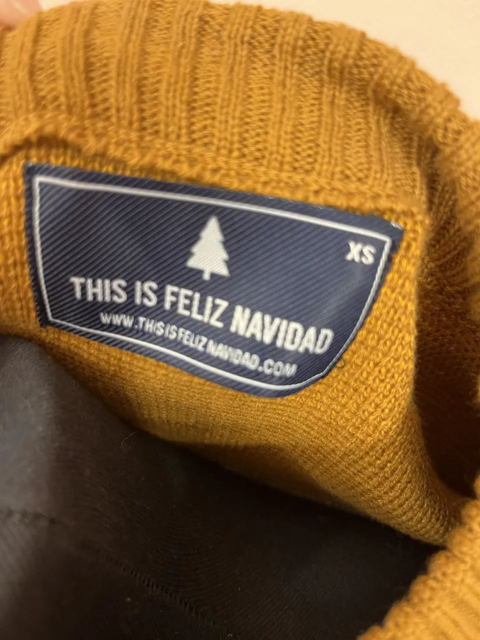 Sweater THIS IS FELIZ NAVIDAD - Vista 3