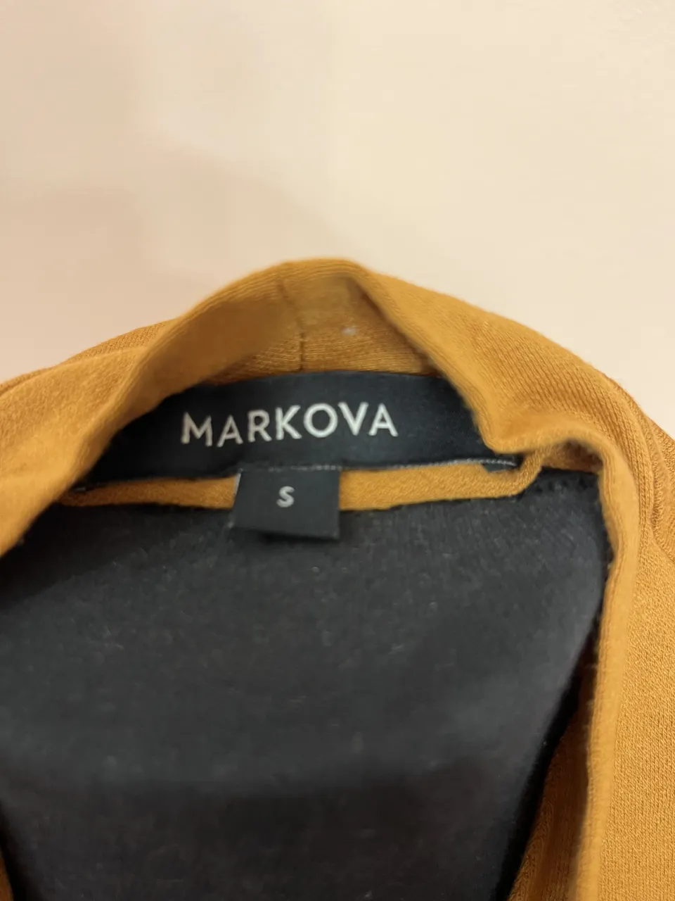 Remera Markova - Vista 3