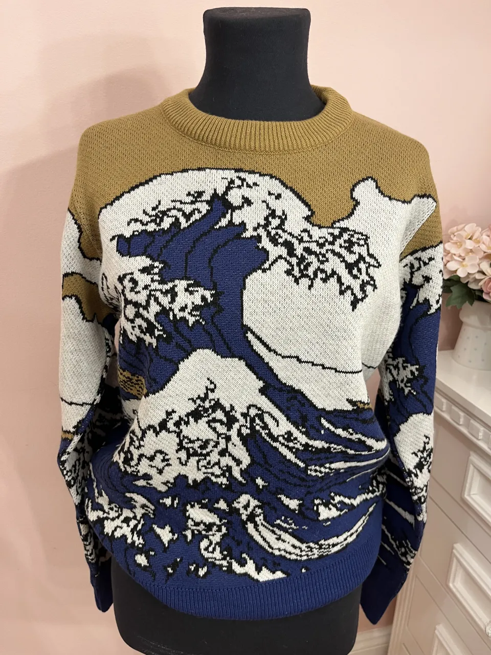 Sweater de lana con estampado Japones. Cuello redondo y mangas largas. Nuevo sin uso