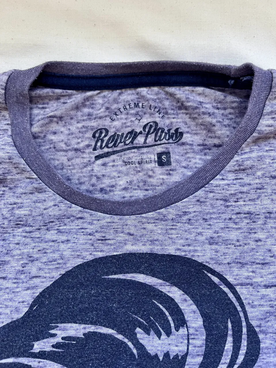 Remera Rever Pass - Vista 2