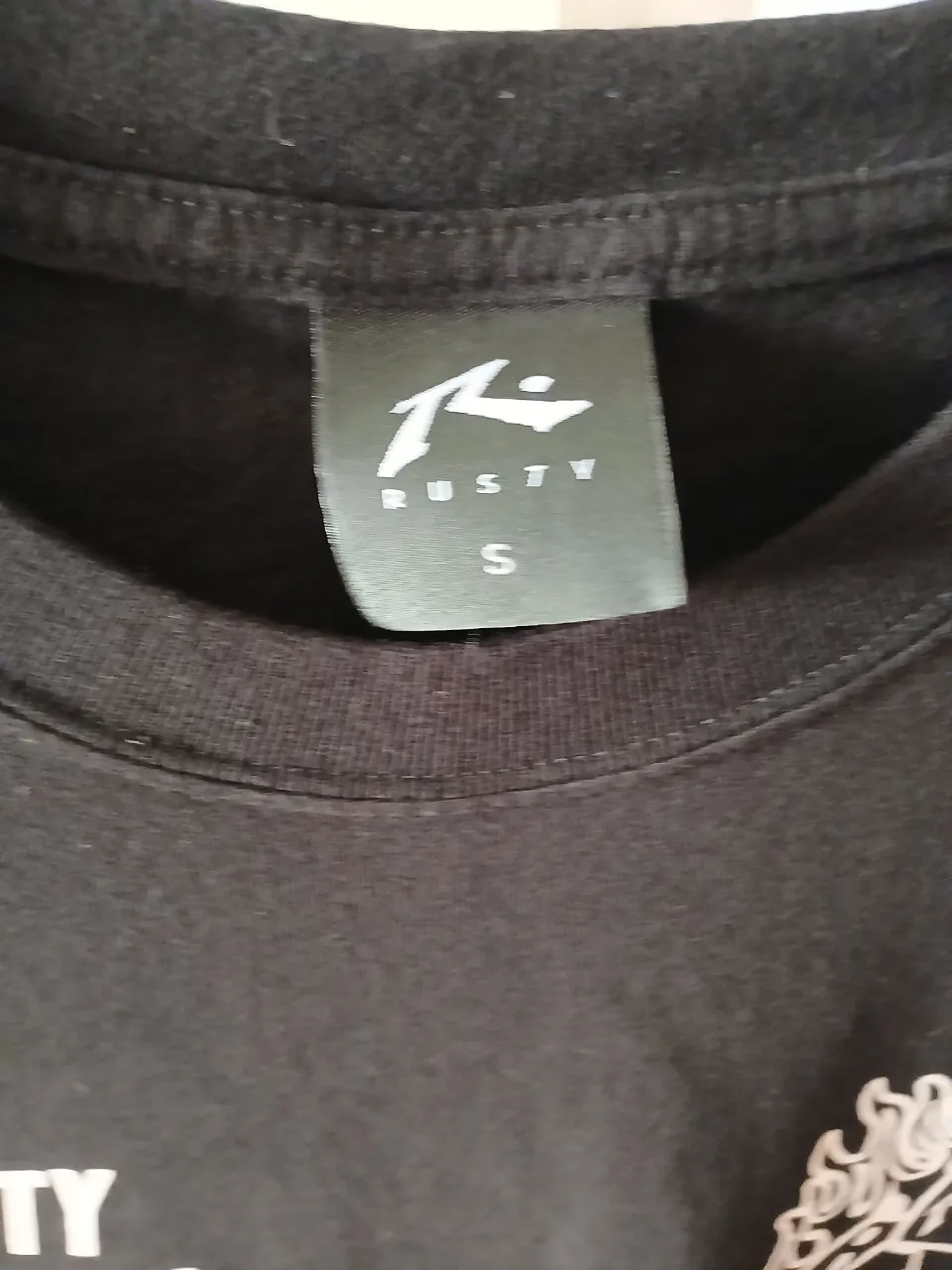 Remera Rusty - Vista 2