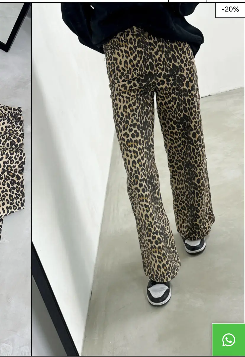 Pantalón suelto de mujer con estampado de leopardo. Ideal para un look casual y canchero. Perfecto para combinar con zapatillas o botas.