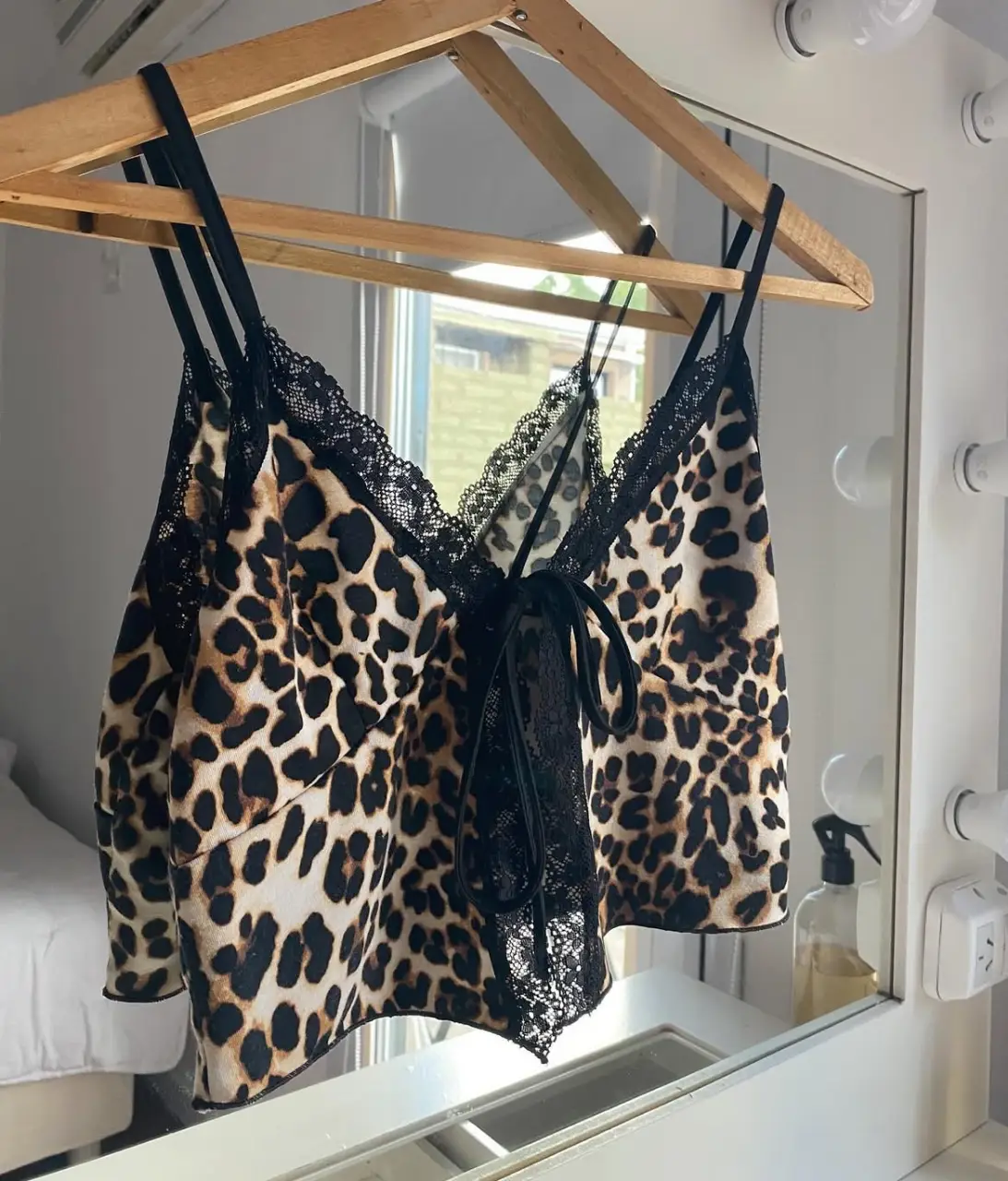 Top animal print. Se ata en el medio. 