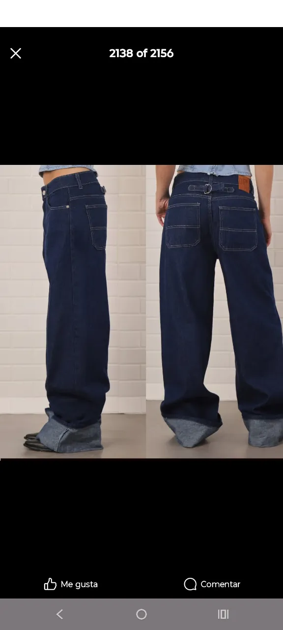 Jean ancho tiro alto, con detalles de costura y hebilla regulable en la cintura. Ideal para un look urbano y canchero.
