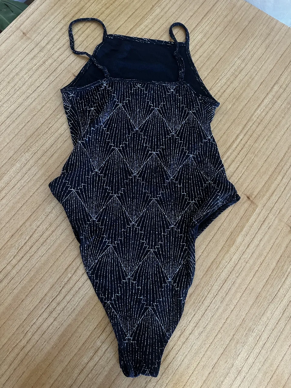 Body DIVIDED H&M - Vista 3