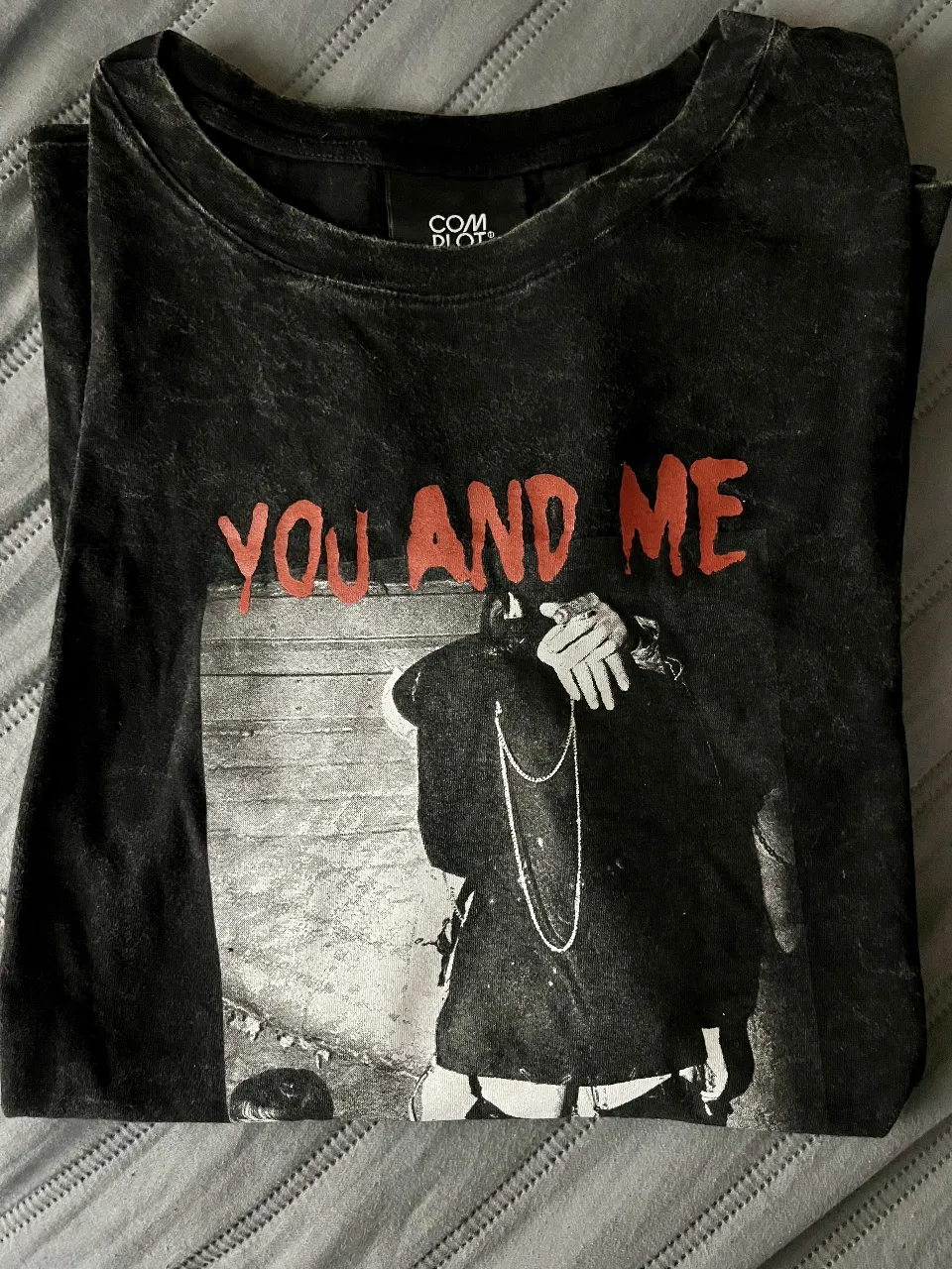 Remera COM PLOT - Vista 2