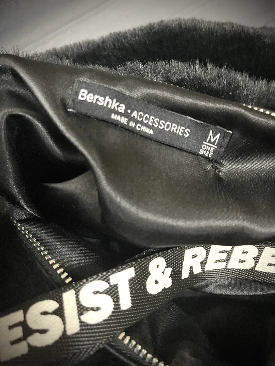 Bolso Bershka - Vista 3