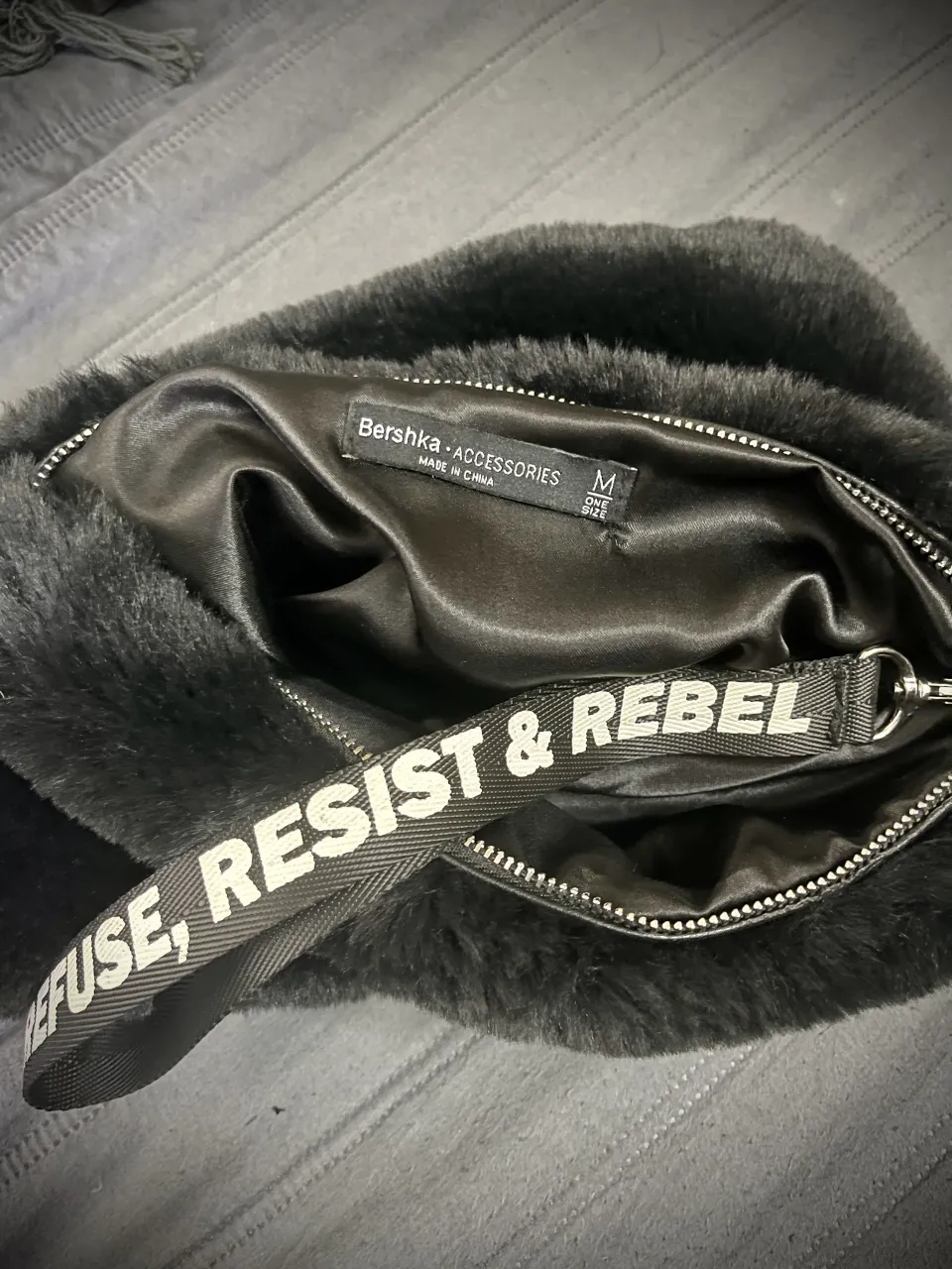 Bolso Bershka - Vista 4