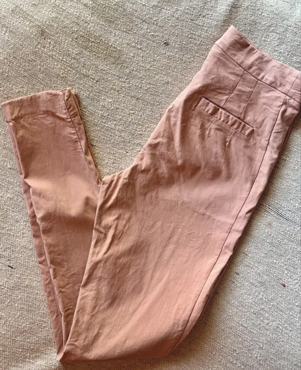 Pantalón sastrero color rosa, de la marca Koxis, talle S. Ideal para un look elegante y sofisticado.