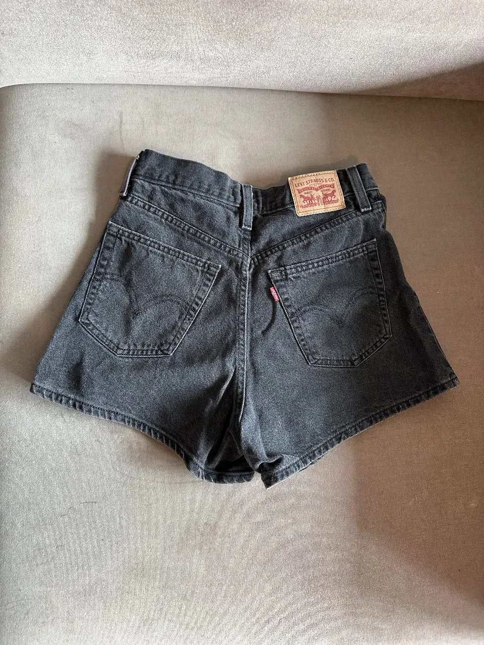 Short Levi's - Vista 2
