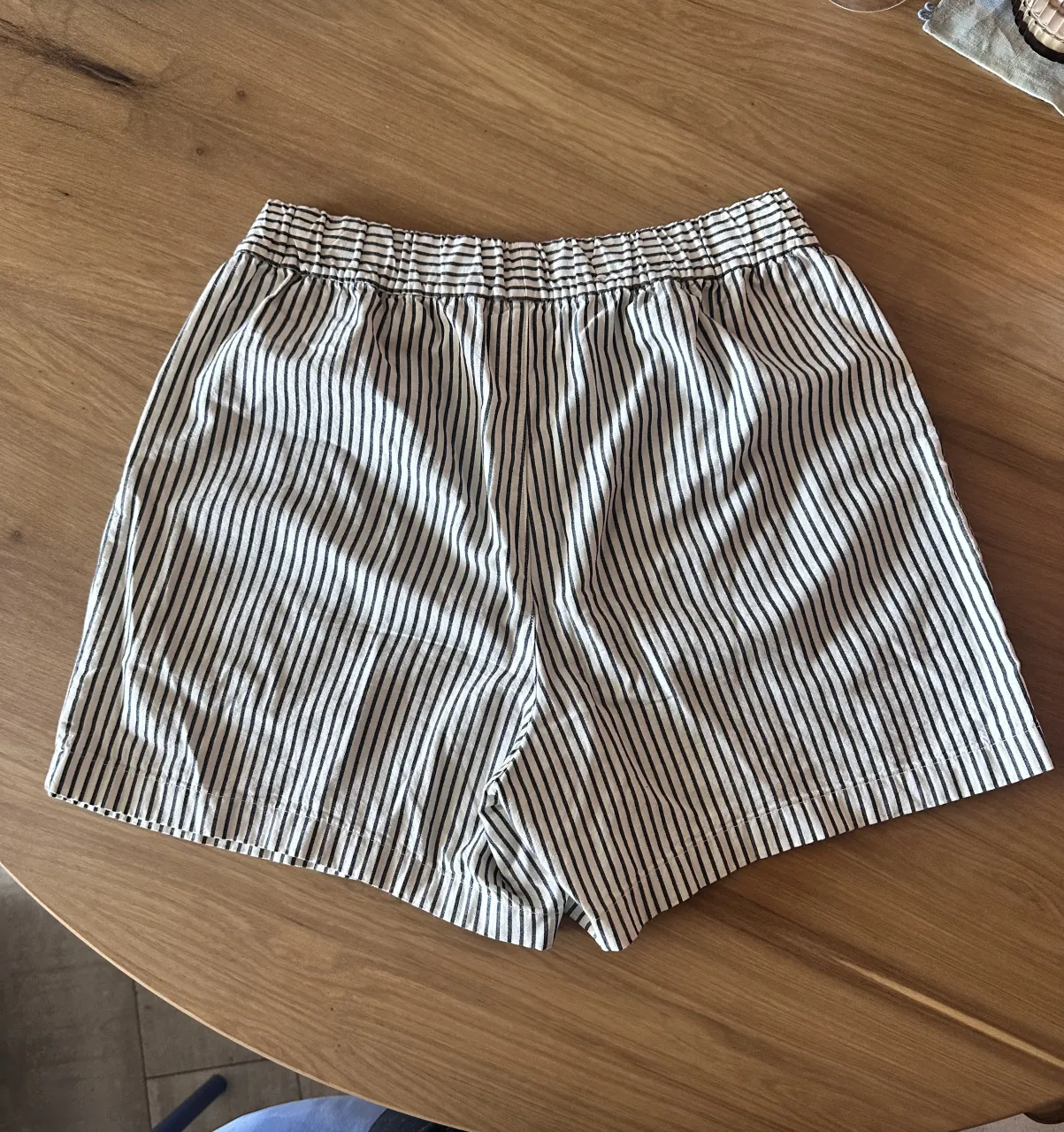 Shorts UNIQLO comprado en Japón. Rayas blancos y azules, con cintura elastizada. 100% algodon