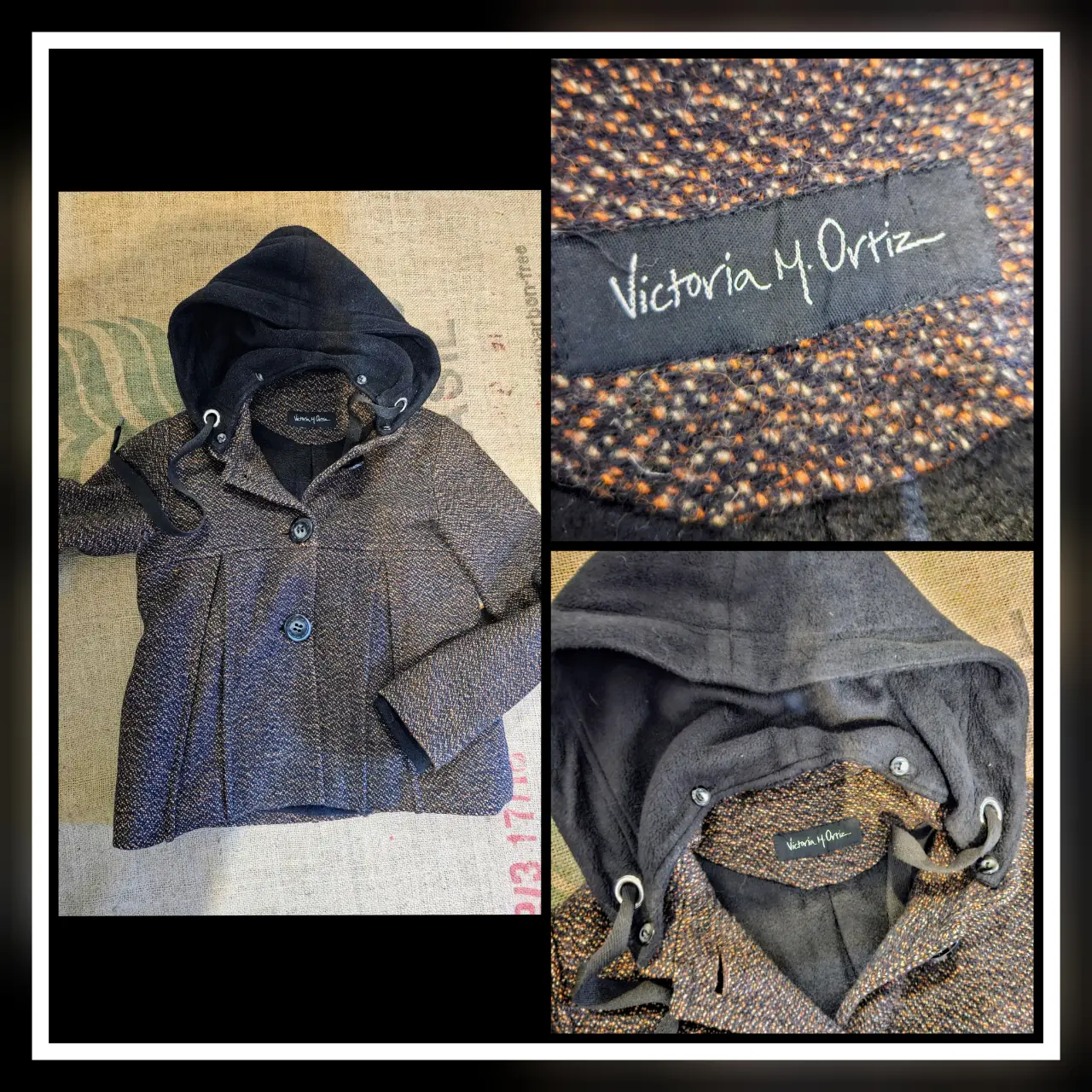 Tapado corto con capucha de la marca Victoria M. Ortiz, con diseño tweed en tonos marrones y negros. Posee botones y detalles en negro. Ideal para un look casual y abrigado.