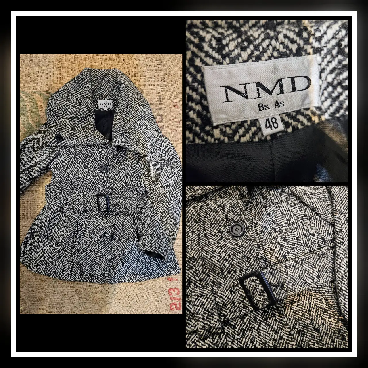 Tapado de paño NMD Bs. As. con diseño de espiga en blanco y negro. Posee cuello grande, botones y cinturón con hebilla. Talle 48.