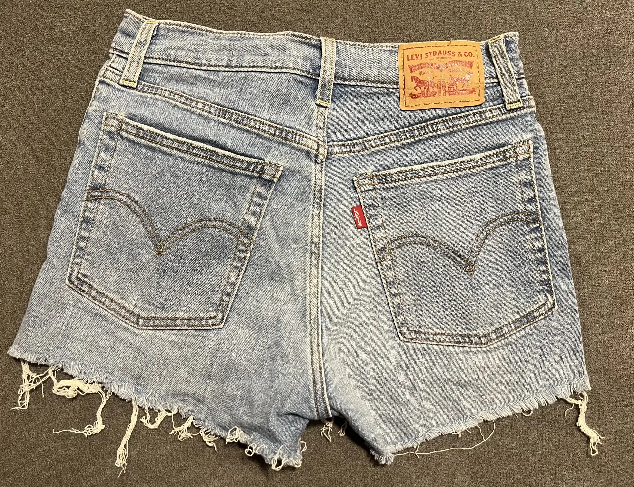 Short Levi's - Vista 2