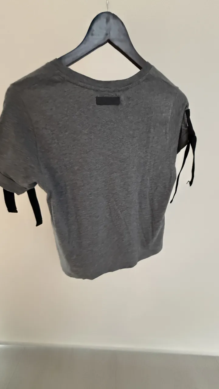 Remera Jazmín Chebar - Vista 2