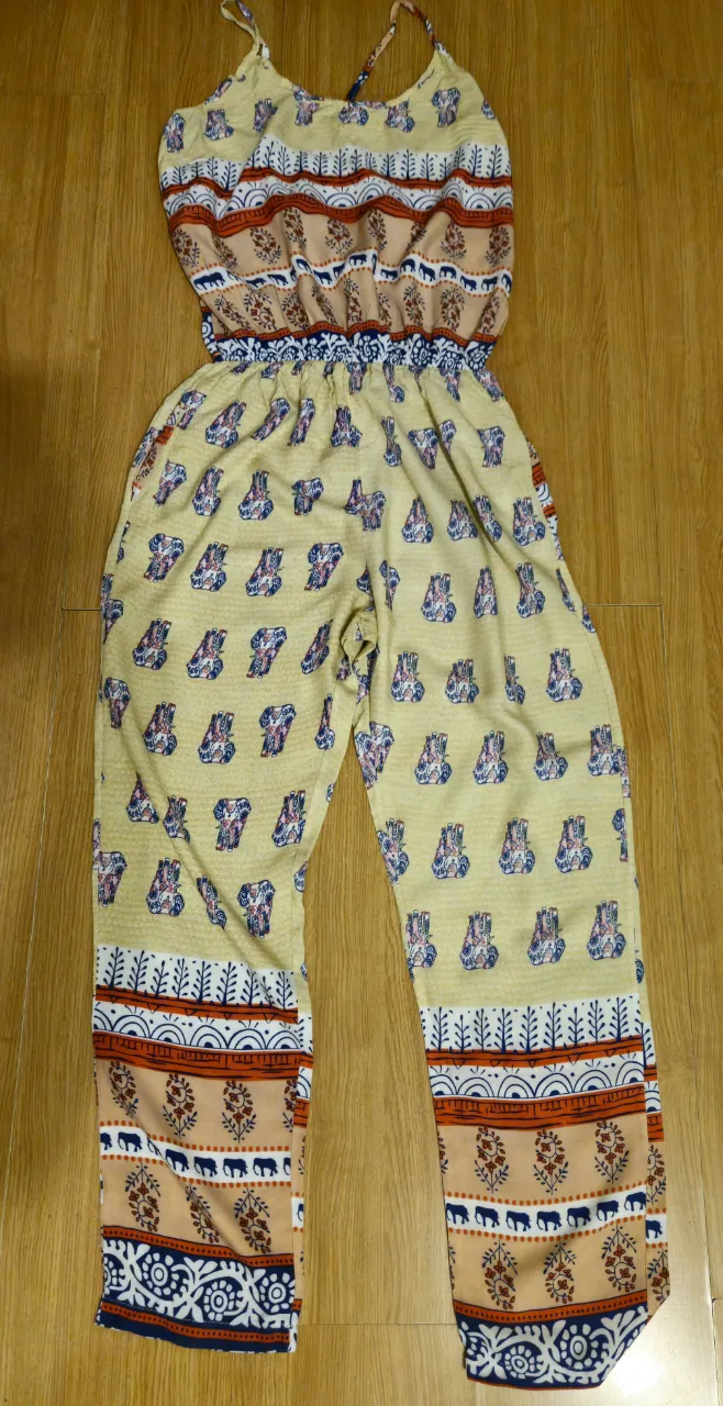 Mono largo de verano con estampado floral y diseño bohemio. Ideal para un look fresco y relajado.