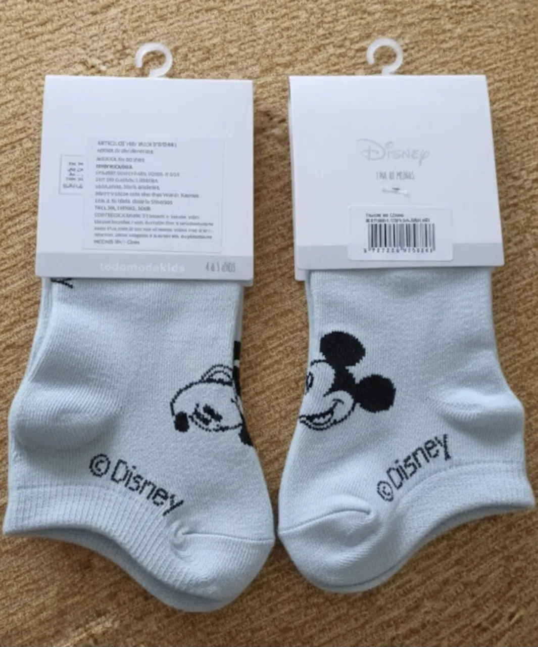 Medias de algodón con estampa de Mickey Mouse. Ideales para los más chicos, cómodas y divertidas. Para 4/5 años.