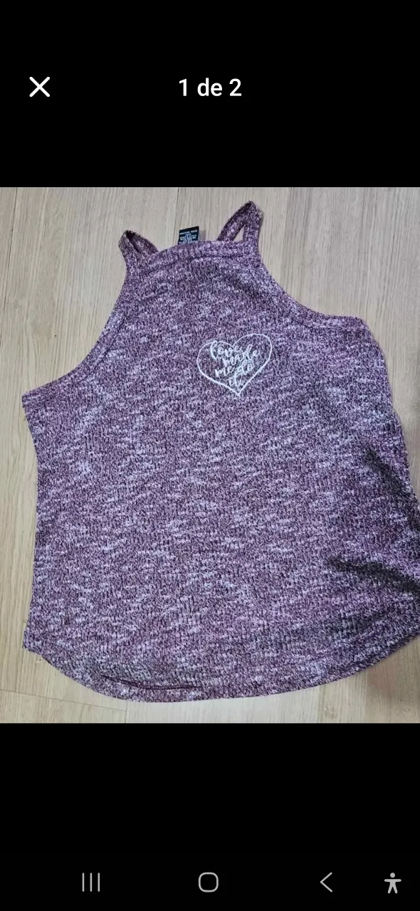 Top de mujer, musculosa de color violeta con detalle de corazón bordado. Ideal para un look casual y cómodo.