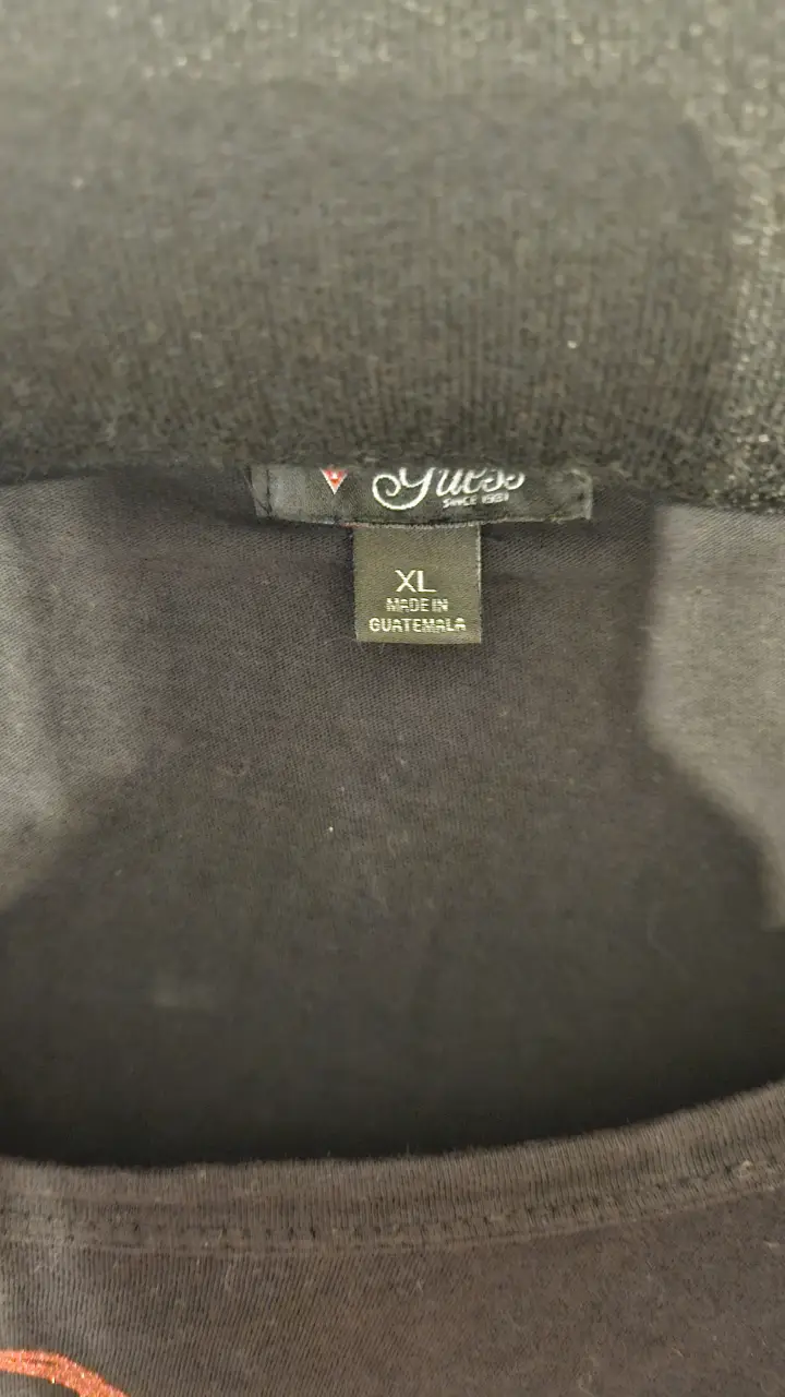 Remera GUESS - Vista 3