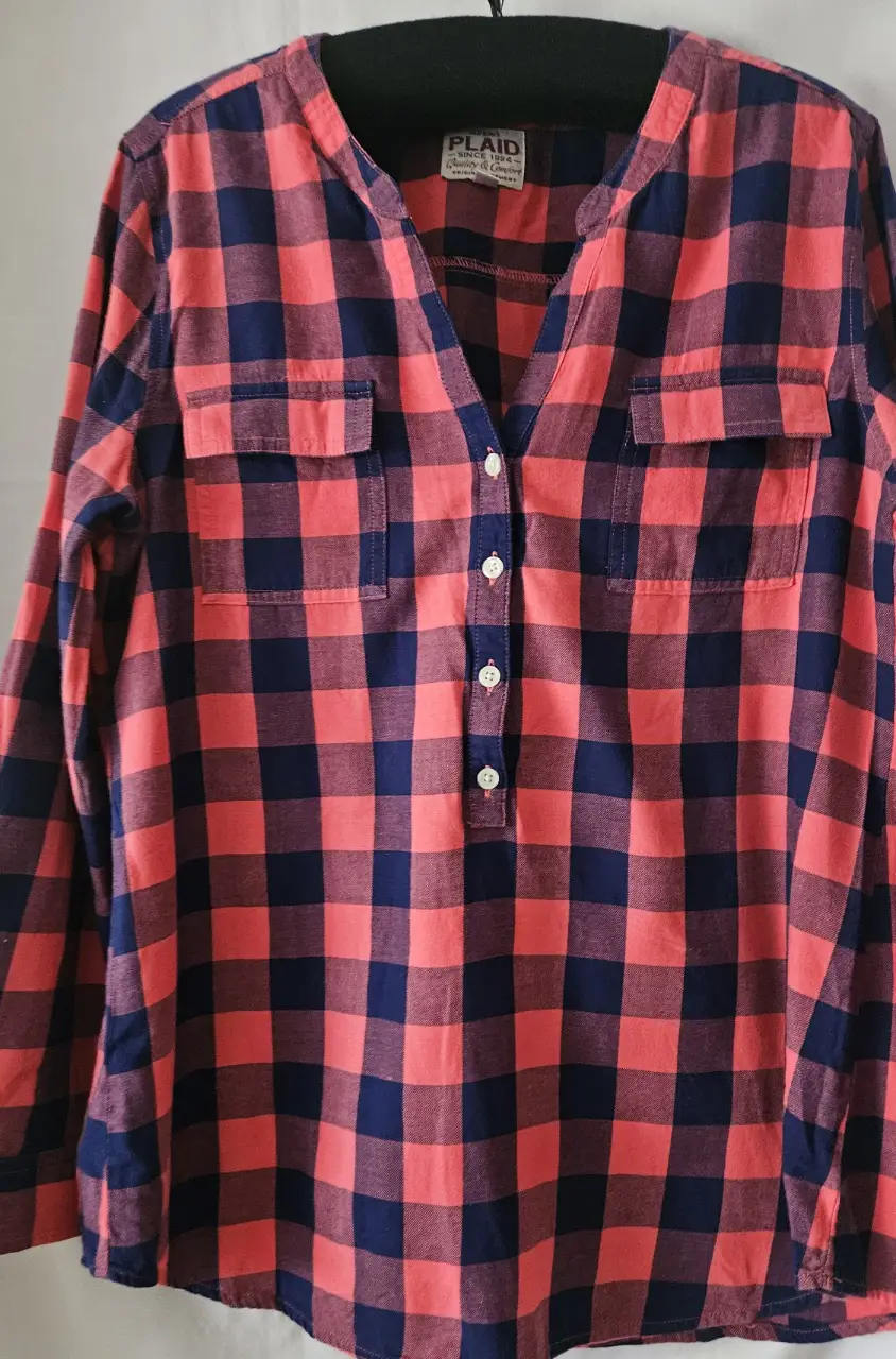 Camisa a cuadros roja y azul de Old Navy, talle L. Ideal para un look casual y cómodo.