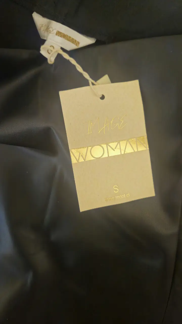Short Image woman - Vista 2
